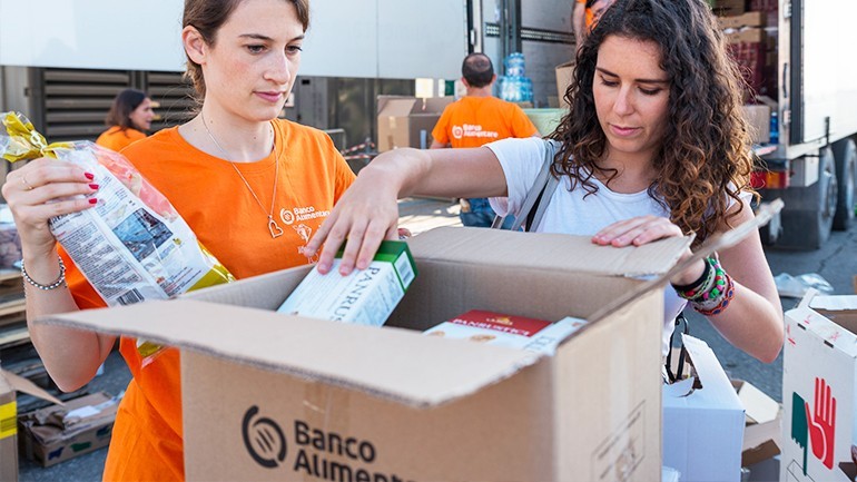 impegno-uomo-banco-allimentare