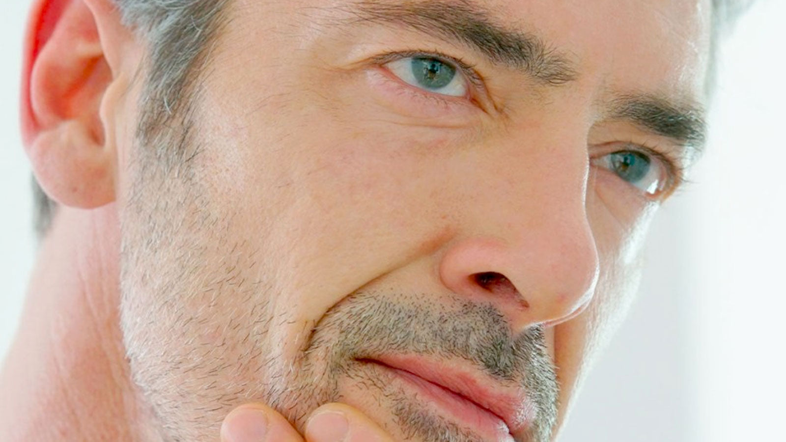 routine-uomo-compattante-barba