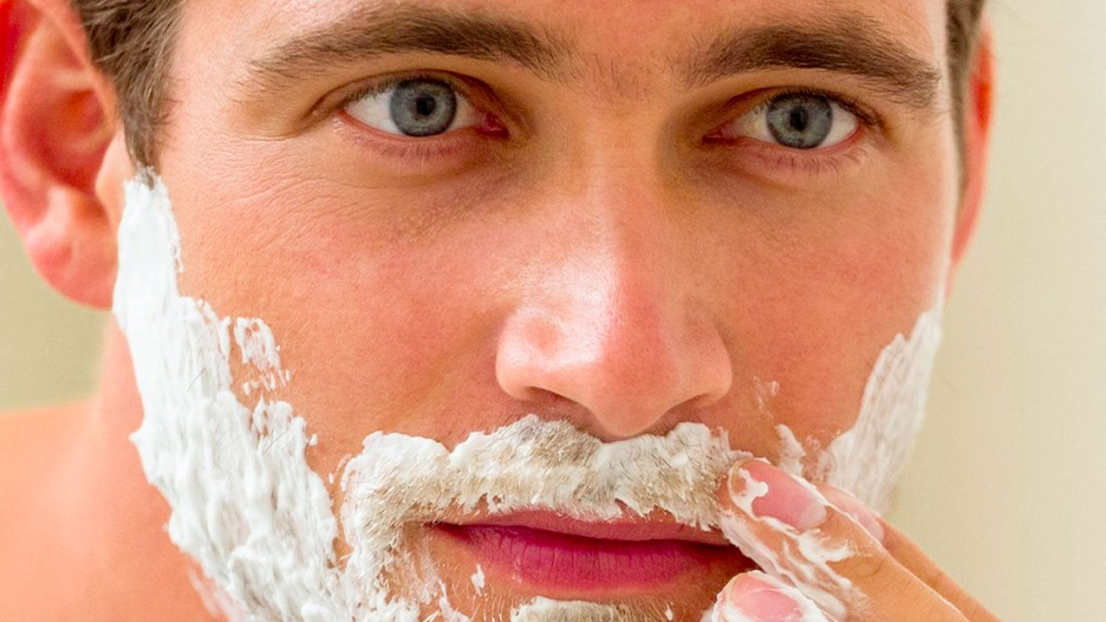 routine-uomo-idratante-rasatura